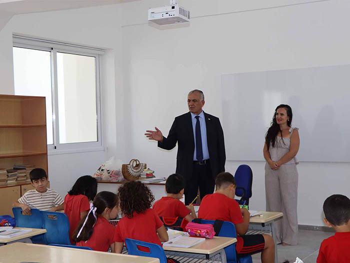 Bakan Çavuşoğlu, Şehit Yalçın İlkokulu’nu Ziyaret Etti