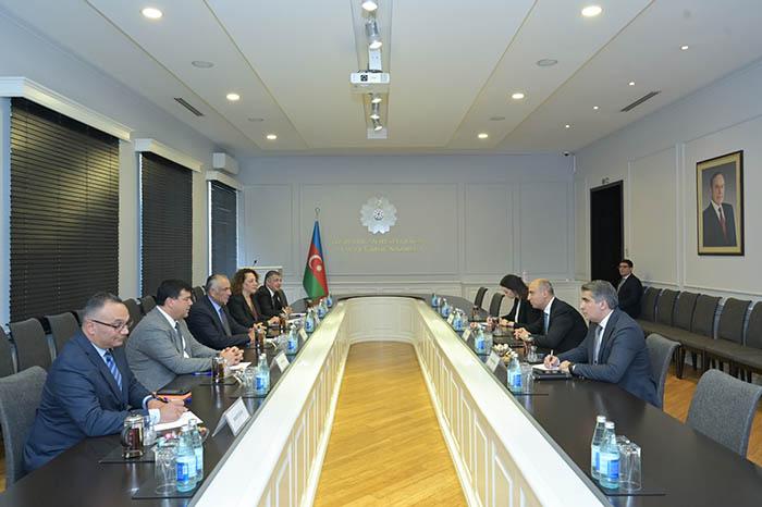 Bakan Çavuşoğlu, Azerbaycanlı Mevkidaşı Emrullayev ile Bir Araya Geldi