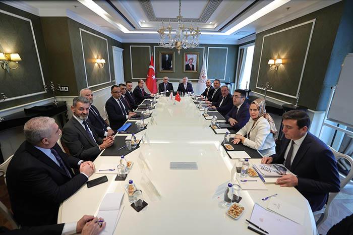 Mili Eğitim Bakanı Nazım Çavuşoğlu, Ankara Temasları Kapsamında Türkiye Cumhuriyeti Gençlik ve Spor Bakanı Osman Aşkın Bak ile Bir Araya Geldi.