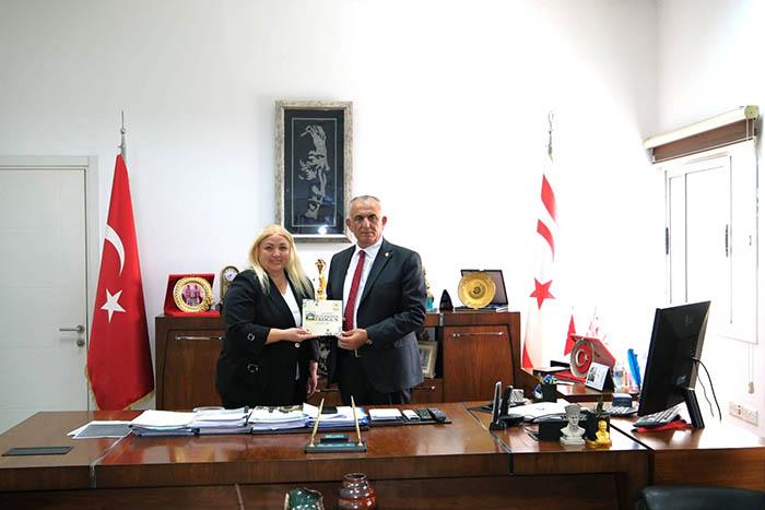 Bakan Çavuşoğlu, Mehmetçik Büyükkonuk Belediye Başkanı Tuğlu ve Heyetini Kabul Etti