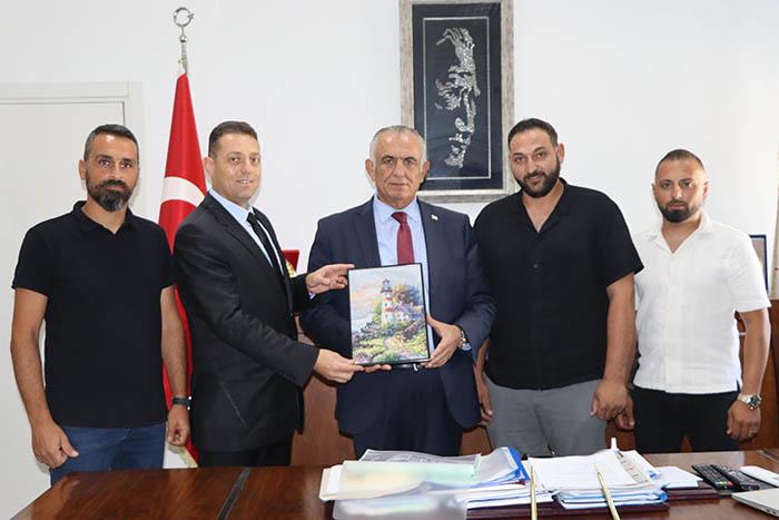 Milli Eğitim Bakanı Nazım Çavuşoğlu, İskele Esnaf ve Zanaatkârlar Birliği Başkanı Serkan Kırmızı ve Beraberindeki Heyeti Kabul Etti