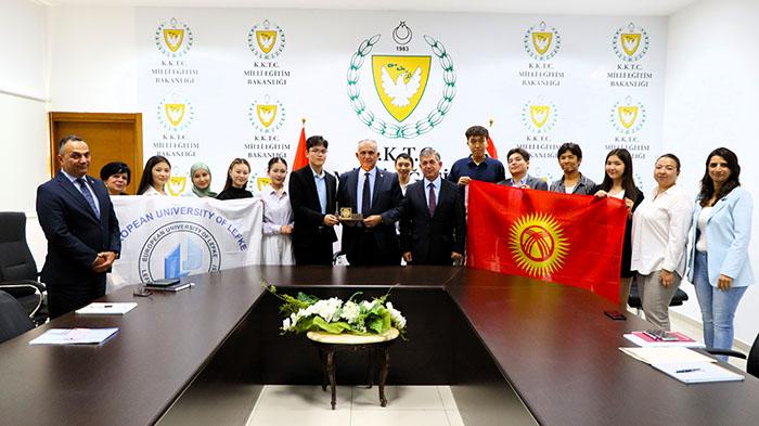 Bakan Çavuşoğlu, LAÜ’de Öğrenim Gören Kırgızistanlı Öğrencileri Ağırladı