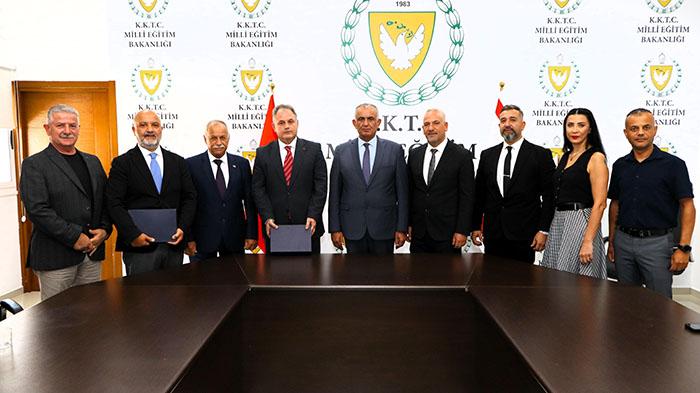 Çavuşoğlu, Hizmet İçi Eğitimlere Katkı Koyan Üniversiteler ile Bir Araya Geldi