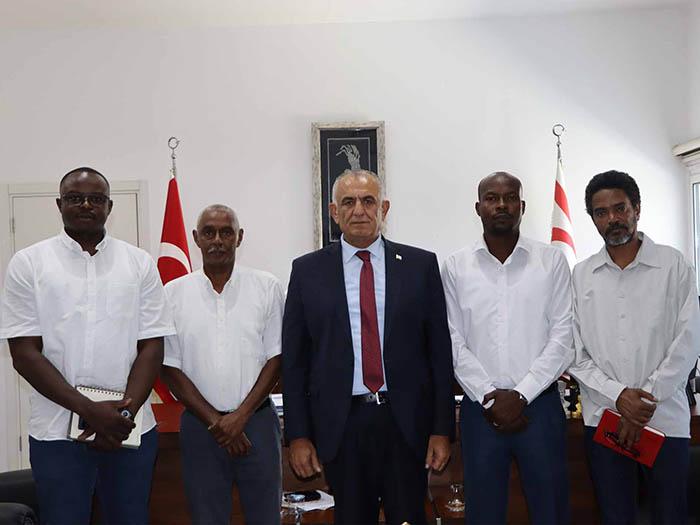 Bakan Çavuşoğlu, Kuzey Kıbrıs Sudan Topluluğu Derneği’ni kabul etti