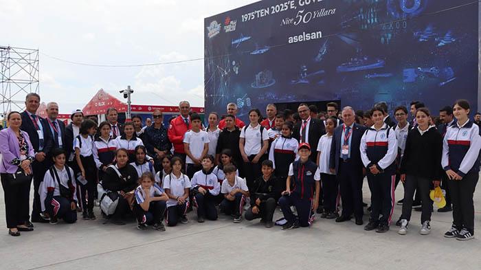 Millî Eğitim Bakanı Çavuşoğlu, TEKNOFEST KKTC'nin İkinci Gününde Öğrencilerle Buluştu