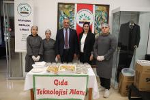 Atatürk Meslek Lisesi Öğrencilerinden Meclis Genel Kurulu'na Anlamlı İkram